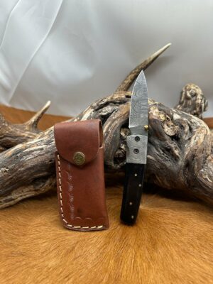 Couteau pliant lame damas 256 couches avec un manche en Corne de Buffle ref V44