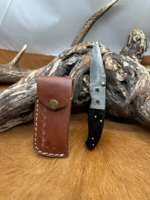 Couteau pliant lame damas 256 couches avec un manche en Corne de Buffle ref V46