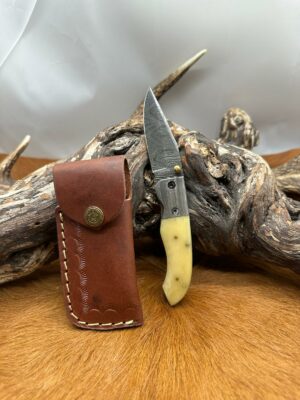 Couteau pliant lame damas 256 couches, manche en Corne ref COR13