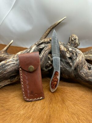 Couteau pliant lame damas 256 couches, manche en Acier brossé avec incrustation Micarta ref MIC16