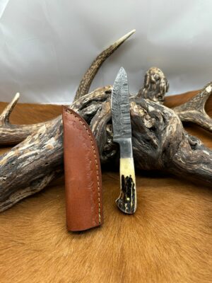 Couteau Lame en acier 256 couches manche en bois de cerf ,avec étui en cuir ref PDC51