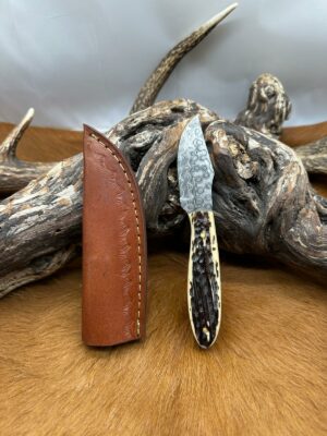 Couteau Lame en acier 256 couches manche en bois de cerf ,avec étui en cuir ref PDC53