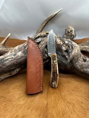 Couteau Lame en acier 256 couches manche en bois de cerf ,avec étui en cuir ref PDC54