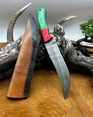 Couteau chasse lame damas 256 couches Manche en bois coloré ref D108