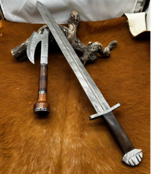 couteau de collection Epée viking + hache offerte lame en acier damas avec fourreau en cuire ref EV01