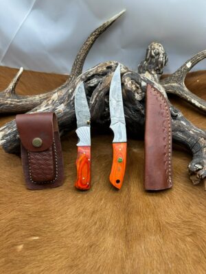 Set de Deux couteaux Damas artisanaux Manches en Bois avec étuis en cuir ref L150