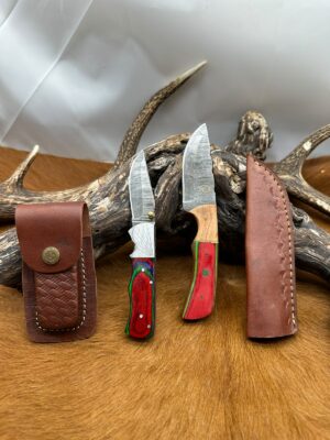 Set de Deux couteaux Damas artisanaux Manches en Bois avec étuis en cuir ref L151