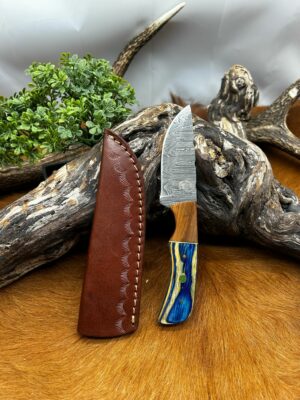 Magnifique petit Couteau smoky Mountain Blades lame en acier Damas et manche en bois vendu dans sa boîte ref SMB133